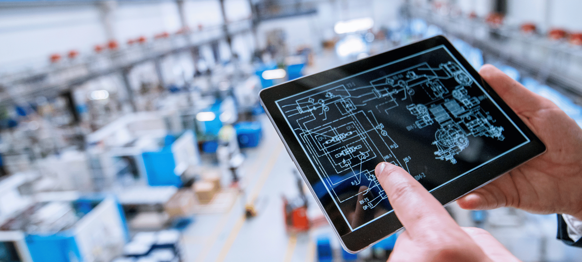 Cât costă aplicațiile software potrivite companiilor de producție? Ghid complet pentru bugetare inteligentă
