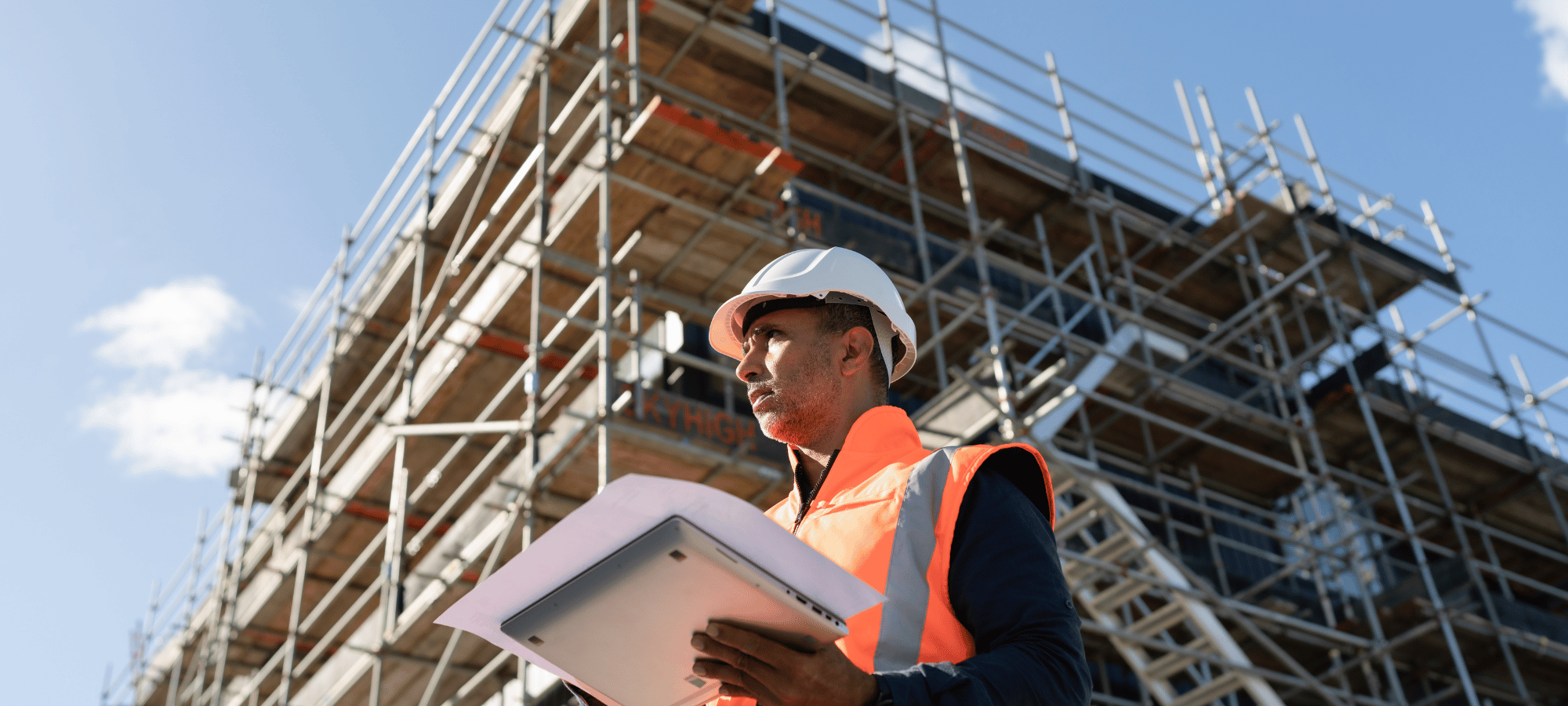 ERP pentru construcții vs. Software de Management al Construcțiilor: Care este alegerea potrivită pentru compania ta?