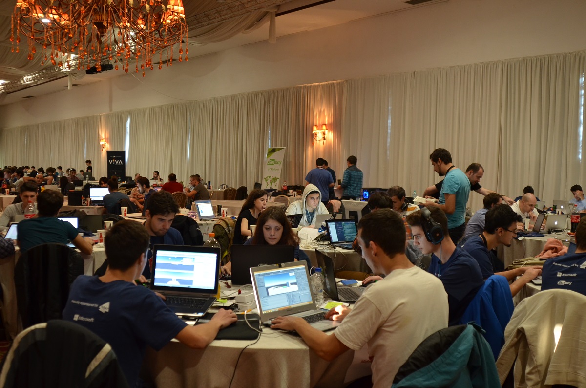 DevHacks, cel mai mare hackathon cu impact asupra societății, revine toamna aceasta pe 27-28 octombrie!