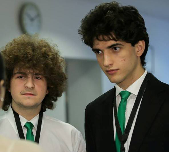 Cinci elevi români participă în acest an la Intel ISEF, cea mai mare competiţie preuniversitară de ştiinţă şi inginerie din lume